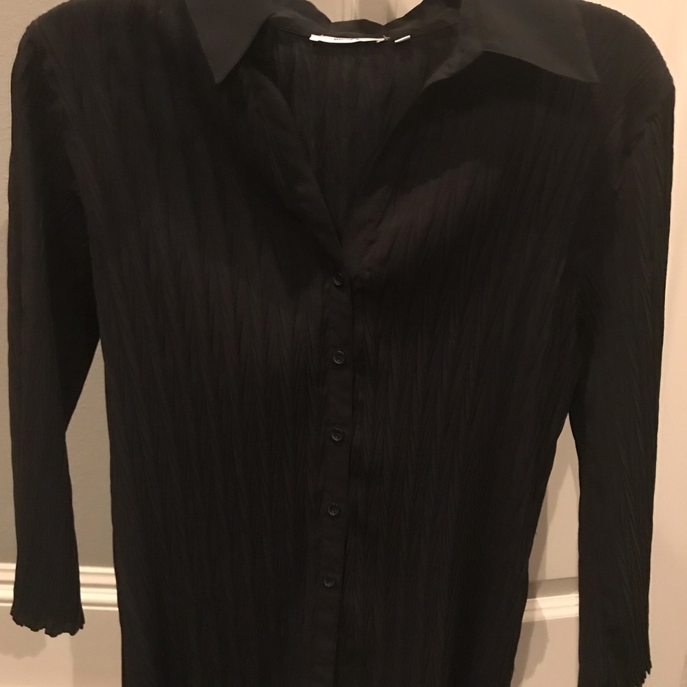 NWOT Crepe-look black blouse